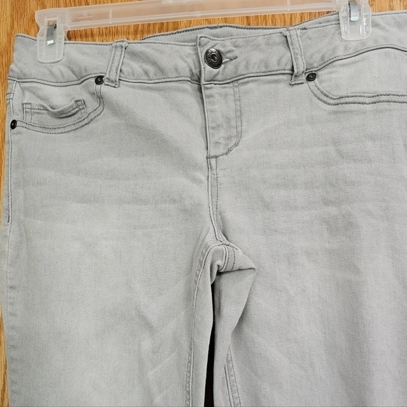 Maurices Jeans sz L gray - Picture 2 of 7